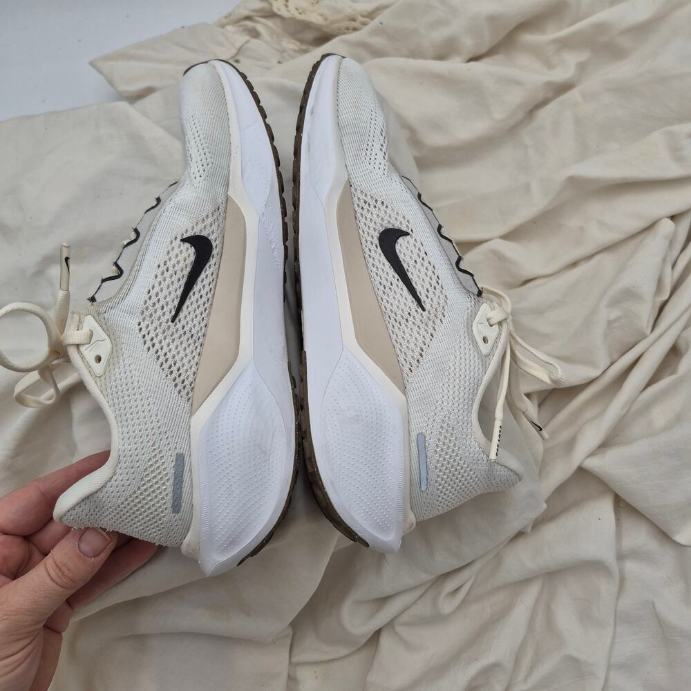 Nike Pegasus 41 road running sneakers in the Sail and Black Women sz 6.5